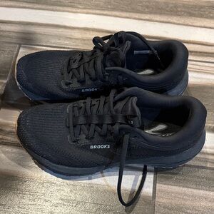 Brooks women Black Athletic Shoes